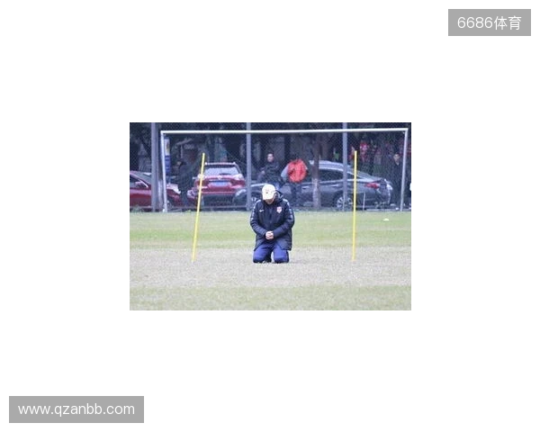 帽子上用中文写着努力、忍耐、牺牲,张外龙:是我作为教练的哲学 帽子上用中文写着努力、忍耐、牺牲,张外龙:是我作为教练的哲学